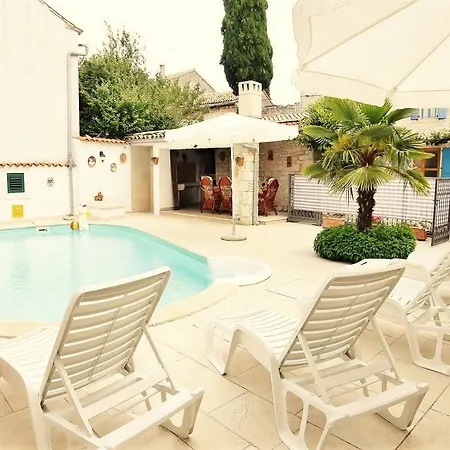 Holiday With Pool 펜션 *